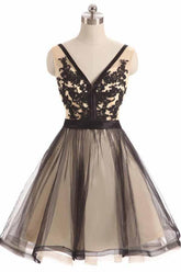 Robe de bal courte en tulle noir et dentelle, col en V, référence PD067
