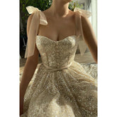 Robe de bal à bretelles spaghetti et paillettes