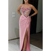 Robe de bal élégante, fourreau/colonne, avec appliques, épaules dénudées, sans manches, fente latérale