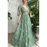 Robe de bal sexy en dentelle brodée à manches mi-longues et col en V avec poches