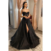 Robe de bal scintillante à bretelles spaghetti et décolleté en cœur avec appliques en dentelle