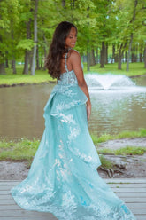 Encantador vestido de fiesta sin mangas de tul, encaje, tirantes finos y apliques, estilo columna.