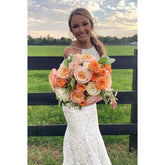 Robe de soirée sirène chic en dentelle jaune avec bijou et dos nu