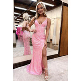 Robe de bal chic et moderne à bretelles spaghetti, col en V, dos nu, fente fourreau, paillettes