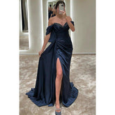 Vestido de noche formal largo con abertura alta, elegante, con pliegues y cuentas y hombros descubiertos