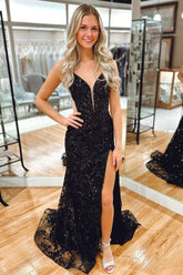 Cosmique | Robe de bal sirène à fente haute et dos croisé, ornée d'appliqués de dentelle noire