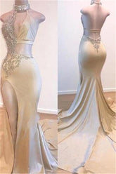 Vestidos de fiesta con escote halter y abertura lateral, corte en A, espalda descubierta y sin mangas.