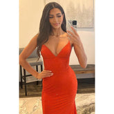 Robe de bal sirène scintillante à bretelles spaghetti et col en V