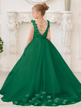 Robe de demoiselle d'honneur élégante en tulle blanc avec traîne.