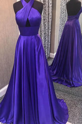 Robe de bal longue violette à col halter et dos nu, coupe trapèze