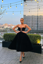 Robe de bal courte noire sans manches de créateur