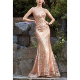 Vestido de noche largo de sirena con tirantes finos y lentejuelas y escote en forma de corazón