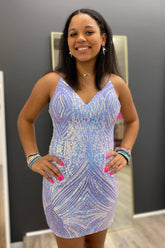 Robe de bal courte bleue à bretelles spaghetti et fourreau, ornée d'appliqués