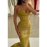 Vestido de noche largo estilo imperio, sin tirantes, con escote corazón y fruncido, con apliques