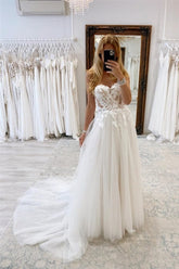 Elegantes vestidos de novia largos blancos de estilo boho, corte en A, encaje, sin mangas y tul