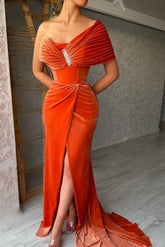 Elegante vestido de fiesta largo de sirena, sin mangas, con un solo hombro y abertura.