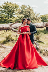 Elegantes vestidos de novia rojos de satén sin mangas, corte en A, un solo hombro