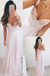 Robe de bal longue en mousseline rose pâle à col en V, sans manches