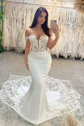 Exquisito vestido de novia de sirena de encaje, sin mangas, con escote corazón y hombros descubiertos, largo hasta el suelo.