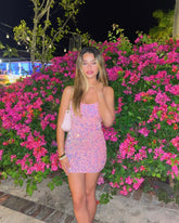 Lindo vestido corto rosa brillante con tirantes ajustados para fiesta de bienvenida Y1288