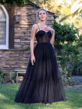 Robe de bal longue en tulle à fines bretelles