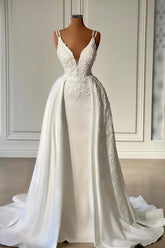 Robe de mariée glamour longue ivoire en dentelle sans manches, coupe trapèze et col en V