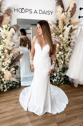 Vestido de novia sirena de encaje floral con espalda descubierta y mangas largas, glamuroso y elegante