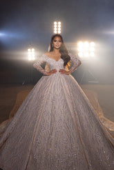 Precioso vestido de novia de corte A con escote en V y hombros descubiertos, con encaje.