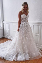 Precioso vestido de novia largo de encaje con escote corazón y corte en A