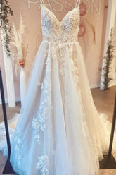 Precioso vestido de novia largo de corte A, escote en V, tirantes finos, tul y espalda descubierta