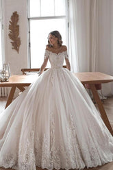 Preciosos vestidos de novia largos de corte princesa, de encaje y tul, con mangas.