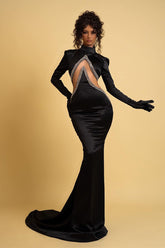 Precioso vestido largo de sirena negro con cuello alto y mangas largas para baile de graduación.