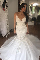 Precioso vestido de novia largo de sirena con escote corazón, botones de encaje y espalda descubierta