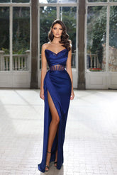 Superbe robe de bal longue bleu roi sans manches ornée de perles et fendue