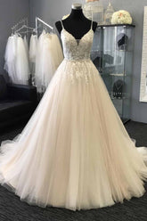 Vestido de novia largo de corte A con escote corazón y encaje de tul