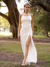 Robe de demoiselle d'honneur ivoire à fines bretelles, dos nu et fente.