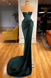 Robe de bal sirène vert foncé moderne avec perles et fines bretelles