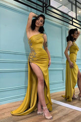 Robe de soirée sirène moderne avec appliques, fente et bustier