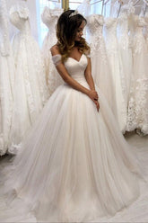 Vestido de novia blanco con escote corazón y tul con hombros descubiertos WD020