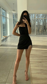 Vestido corto clásico negro sin tirantes para baile de bienvenida Y1015