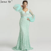 En oferta. Sin devoluciones ni reembolsos. Vestidos de noche de sirena con cuello en V y manga larga, estampado de flores y perlas. Modelo LA6514.