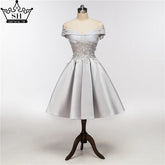 Vestido de noche corto sin mangas con cuello de una sola palabra, encaje y perlas HA2079