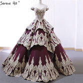 Robe de mariée princesse à volants violets, épaules dénudées, fleurs faites à la main