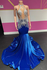 Vestidos de fiesta de sirena de terciopelo azul real con cuello halter y cuentas plateadas