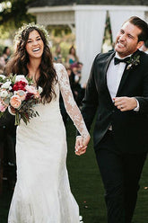 Vestido de novia de tul con escote en V, mangas largas, espalda descubierta y apliques WD529