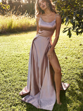 Vestidos de fiesta sencillos, largos, de corte en A, con tirantes finos, espalda descubierta y abertura en la pierna, de satén.