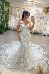 Robe de mariée sirène tendance en dentelle, longue jusqu'au sol, épaules dénudées, sans manches, avec traîne cathédrale