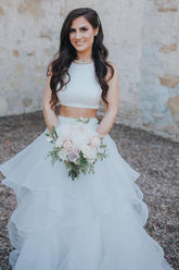 Vestido de novia blanco de dos piezas con falda de volantes y corte en A WD287