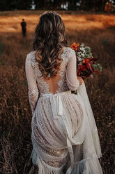 Vestido de novia bohemio de manga larga con escote en V, lunares, encaje y espalda descubierta WD433