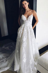 Vestido de novia de tul con escote en V, tirantes finos, apliques y cola corta WD165